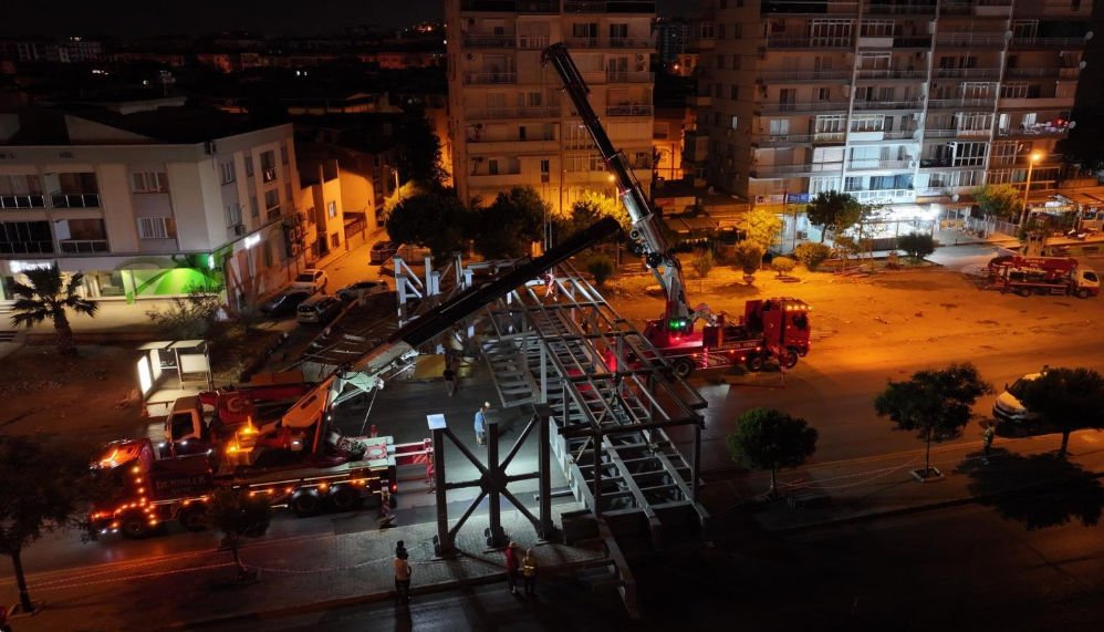 Karşıyaka Yeni Girne Caddesi’ne Modern Yaya Üst Geçidi Karşıyaka Yeni Girne Caddesi’ne Modern Yaya Üst Geçidi