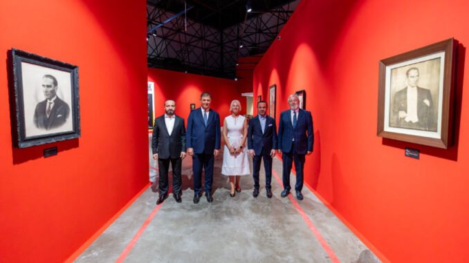 İEF’de Atatürk ve Refik Anadol Sergileri