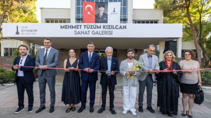 İzmir’de Mehmet Tüzüm Kızılcan Sanat Galerisi Açıldı