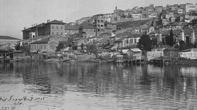 İzmir’in Denizle İlişkisi ’Eski Bir Yaz’ Sergisiyle Gözler Önünde
