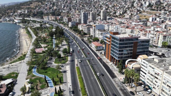 İzmir’de Asfalt Çalışmaları İlçe İlçe Sürüyor