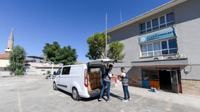 İzmir’de Okullara Hijyen Seti Desteği Sürüyor