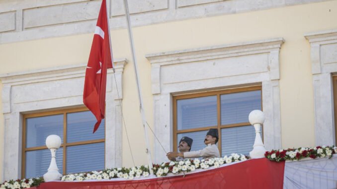 İzmir’in Kurtuluşunda Temsili Bayrak Töreni
