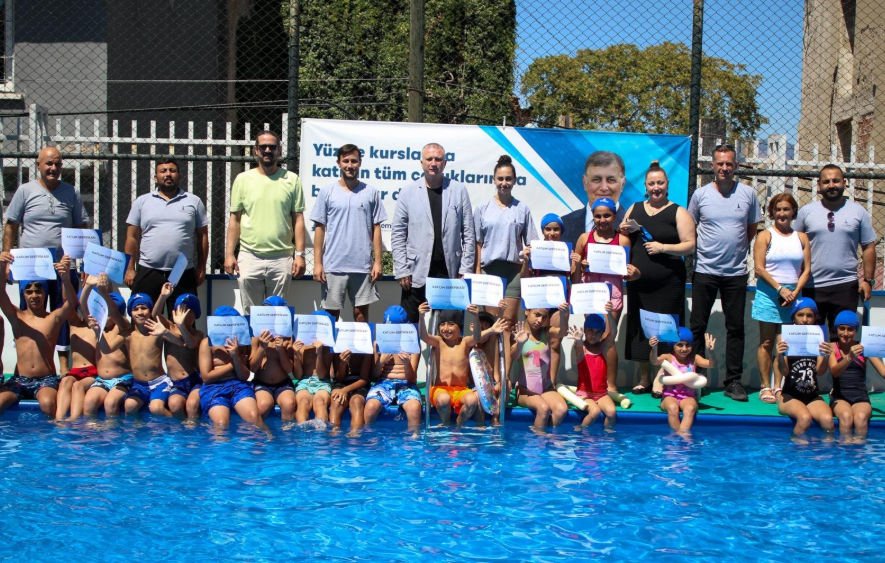 İzmir’in Minik Sporcuları Ödüllerini Aldı İzmir’in Minik Sporcuları Ödüllerini Aldı