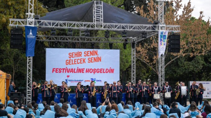 İzmir'de 'Hoş Geldin Festivali' Üniversiteli Gençleri Buluşturdu