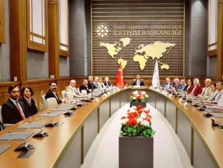 İzmir'den 11 Gazeteciye Resmi Basın Kartı Teslimi - Merhaba İzmir