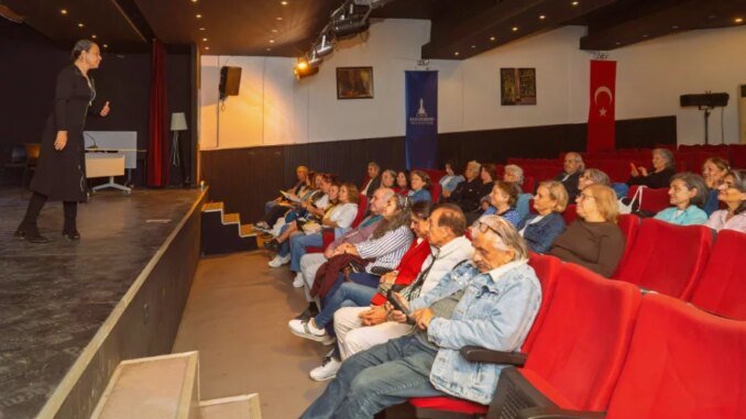 İzmir 3. Yaş Üniversitesi’nde Mezuniyet Coşkusu - Merhaba İzmir