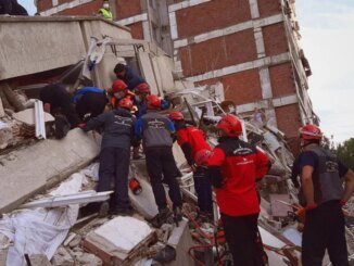 İzmir Depreminde Hayat Kurtaran İtfaiyeciler O Anları Unutamıyor - Merhaba İzmir