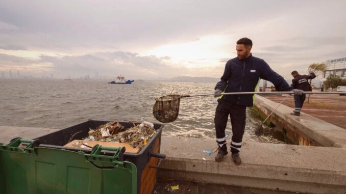 İzmir Körfezi’nden Her Yıl 1.500 Ton Atık Çıkarılıyor - Merhaba İzmir