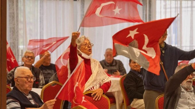 İzmir Zübeyde Hanım Huzurevi’nde Cumhuriyet Bayramı Sevinci - Merhaba İzmir