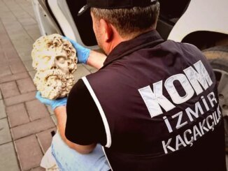 İzmir'de 2000 Yıllık Zeus Heykel Başı Ele Geçirildi - Merhaba İzmir