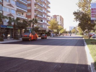 İzmir’de 5 Kilometrelik Caddede Asfalt Yenileme Çalışmaları Başladı - Merhaba İzmir
