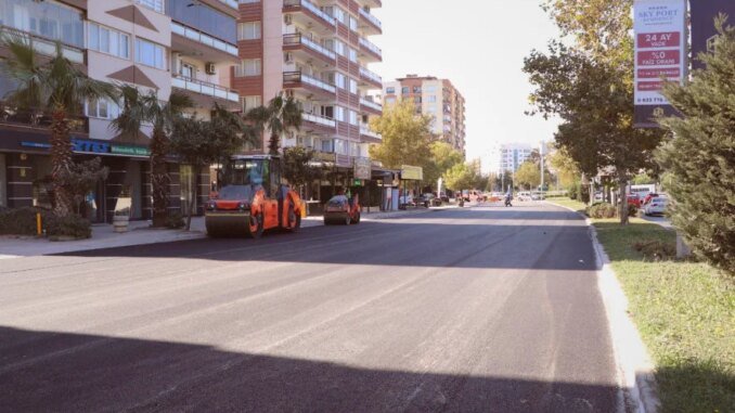 İzmir’de 5 Kilometrelik Caddede Asfalt Yenileme Çalışmaları Başladı - Merhaba İzmir