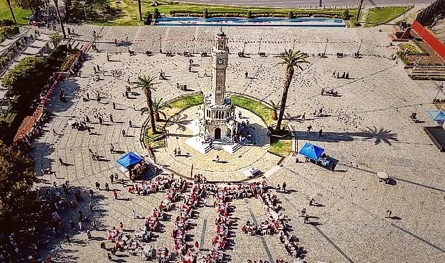 İzmir’de Akıl ve Zekâ Oyunları İl Finali Cumhuriyet Coşkusuyla Gerçekleşti - Merhaba İzmir