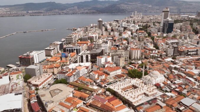 İzmir’de Deprem Hazırlığı: 120 Bin Yapının Durumu Kayıt Altına Alındı - Merhaba İzmir